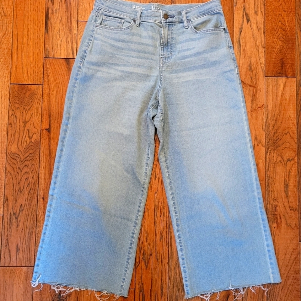 A.N.A. High Rise Wide Leg Cropped Raw Hem Light Wash Denim Jeans - Women 10